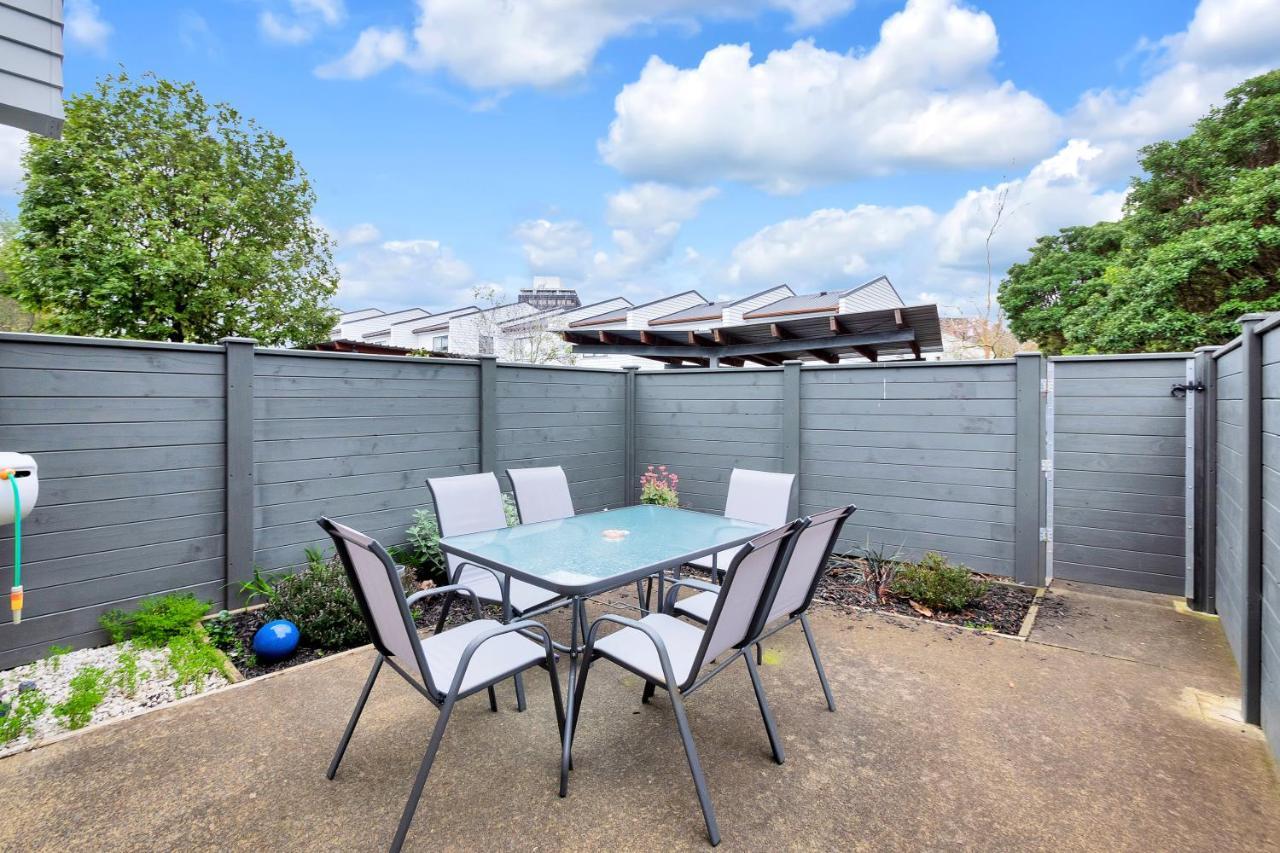 Greenwich Townhouse With Parking And Air-Con Auckland Exterior foto