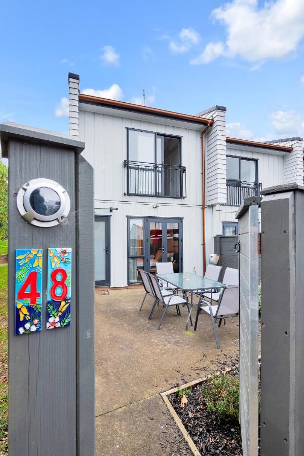 Greenwich Townhouse With Parking And Air-Con Auckland Exterior foto