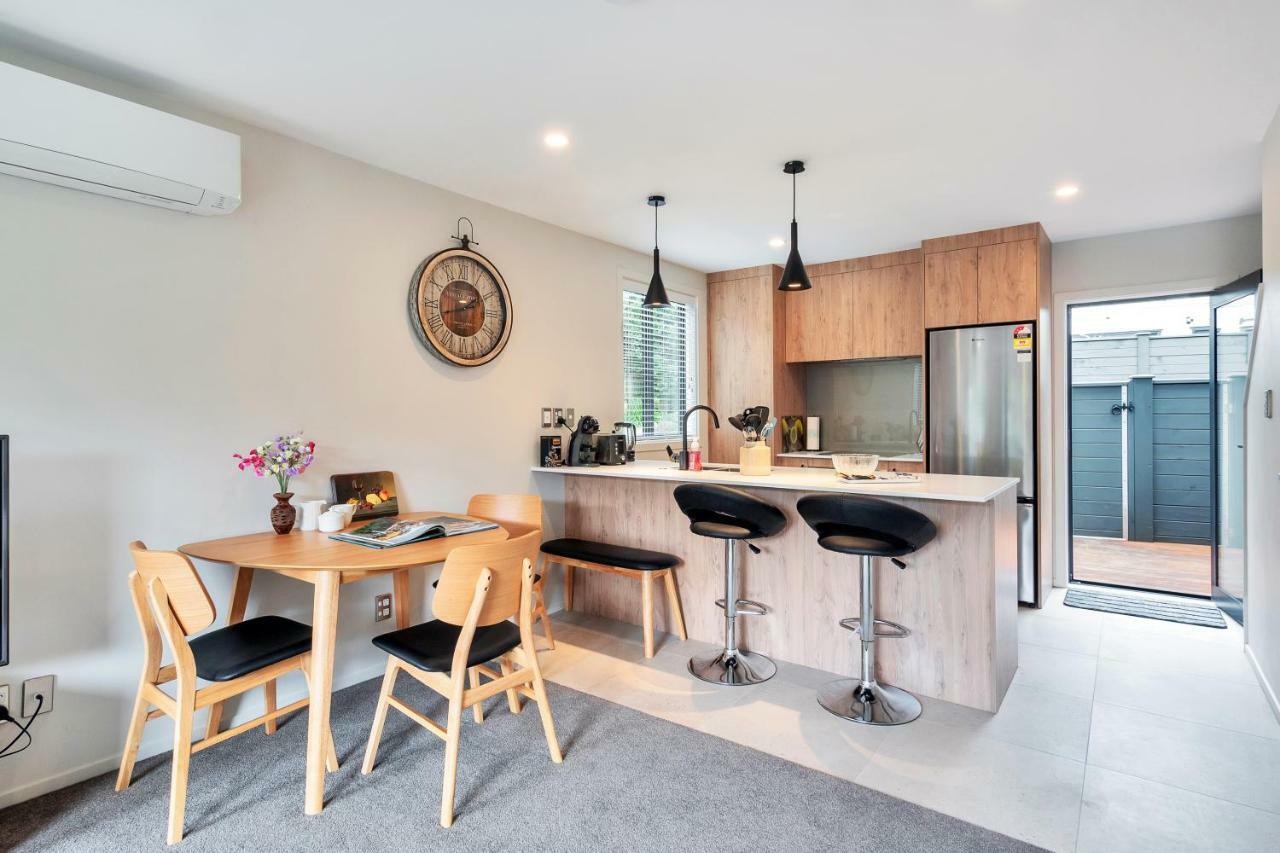 Greenwich Townhouse With Parking And Air-Con Auckland Exterior foto